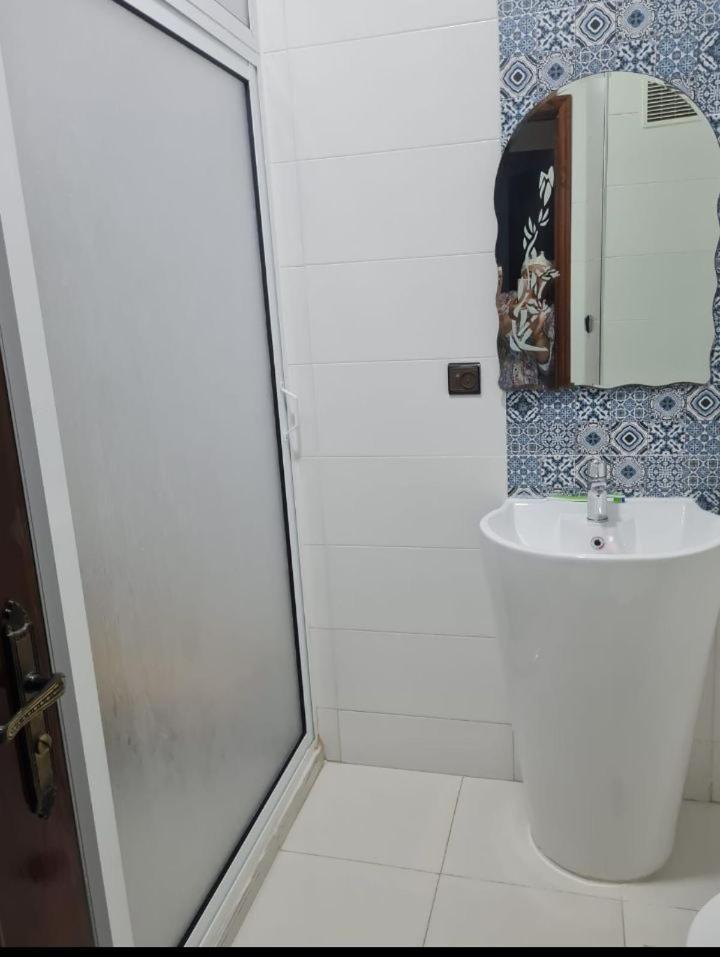 Mestura Marina Tanger Luaran gambar